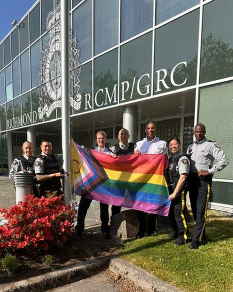 La GRC de Richmond hisse le drapeau de la fierté à l’occasion du Mois de la fierté